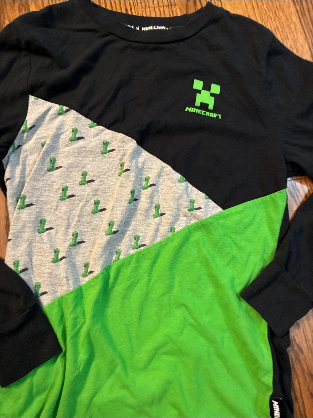 Minecraft Creeper Boys' Large Long Sleeve Colorblock Tee - Black & Green Large - Picture 5 of 6